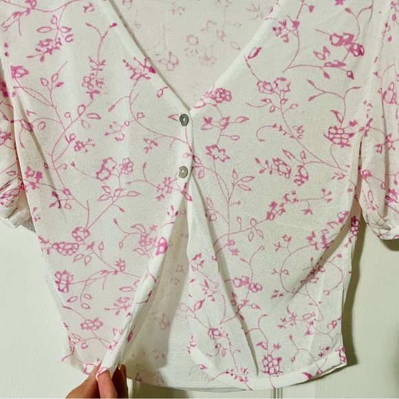 Zara White with Pink Floral Pattern Too with Two Front Buttons - Picture 2 of 8